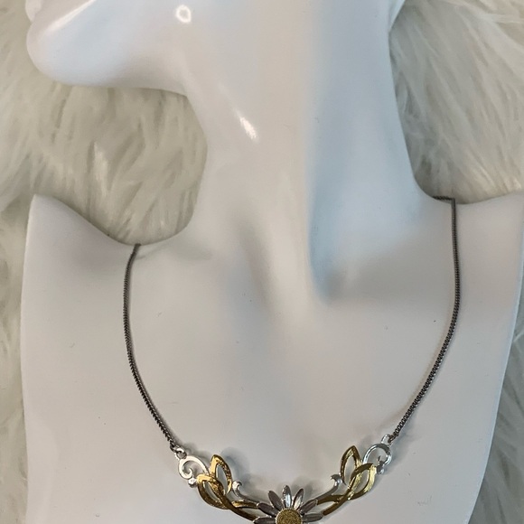 Elegant Gold and Silver Floral Necklace - Picture 2 of 2